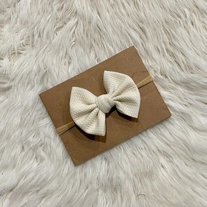 Off White Clip In or Bow on Nylon